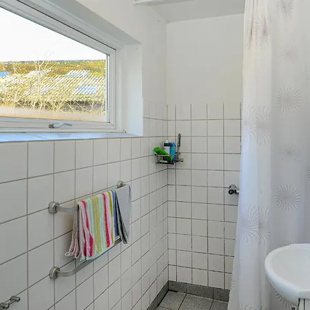 1 Bedroom Beautiful In Prázdninový dům *